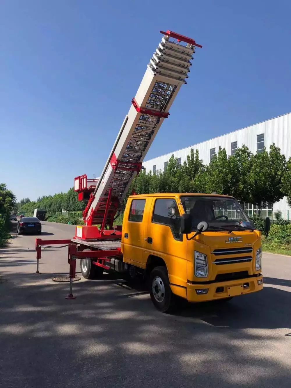 松滋附近的云梯车出租服务：轻松解决高空作业需求