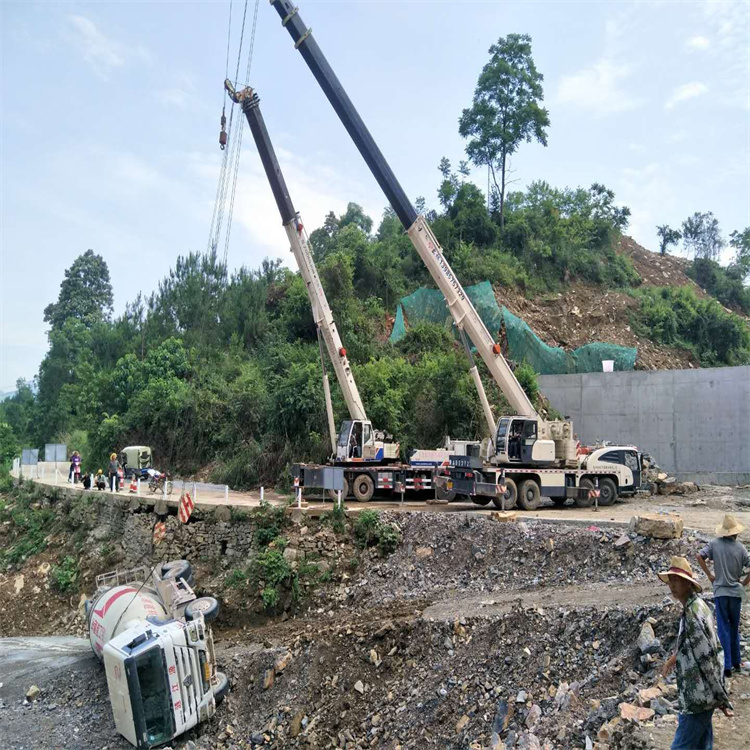 松滋汽车掉沟里叫吊车救援要多少钱