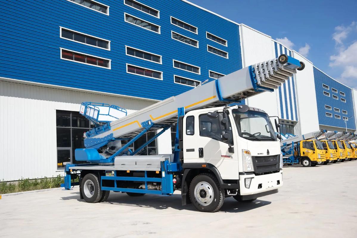 松滋出租云梯车高空作业车 建筑垃圾搬运