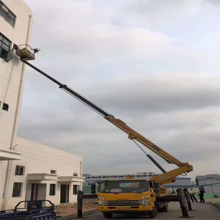 松滋吊车可以用吊笼吊人作业吗